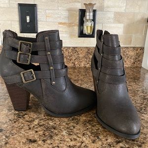 Woman’s Ankle Booties NWT- Brown Size 7.5